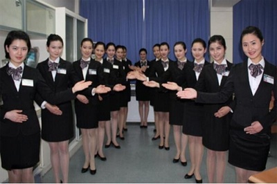 巴東縣民族職業(yè)高級中學(xué)旅游服務(wù)與管理專業(yè) 禮儀服務(wù)的專業(yè)塑造與實踐價值